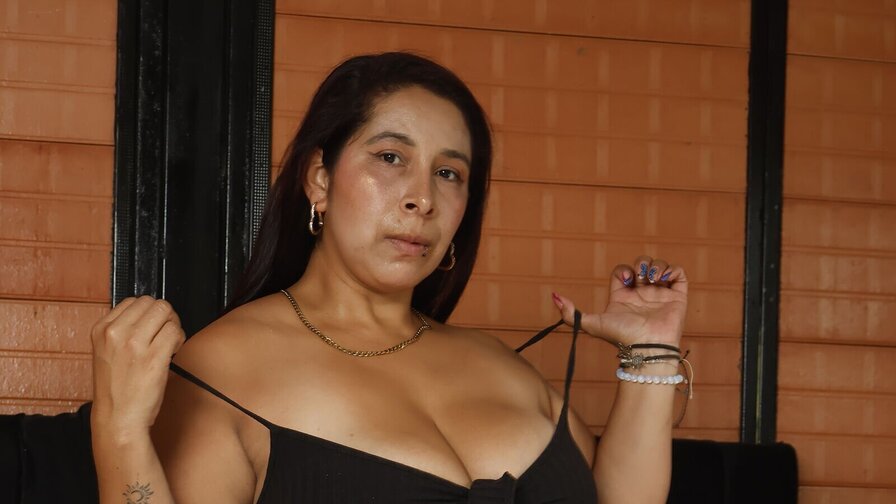 LolaTufav